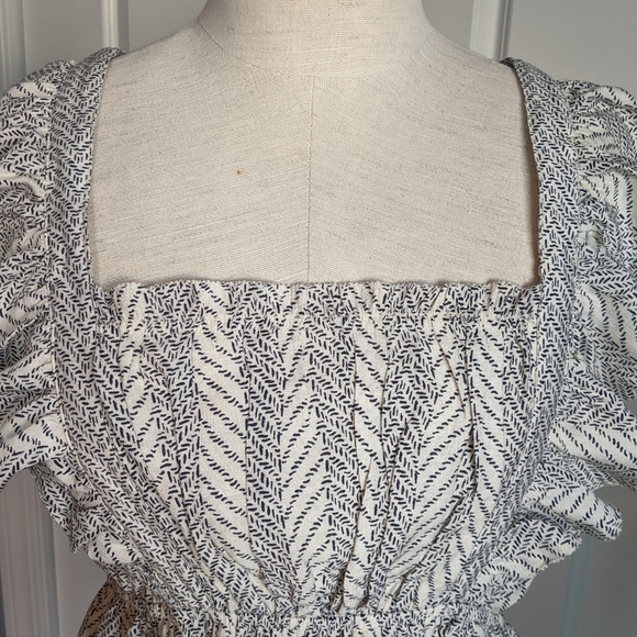 Current Air Top Ruffled Tie Back Straps Sleeveless Ruched Off-White Navy M NWT - Picture 4 of 16